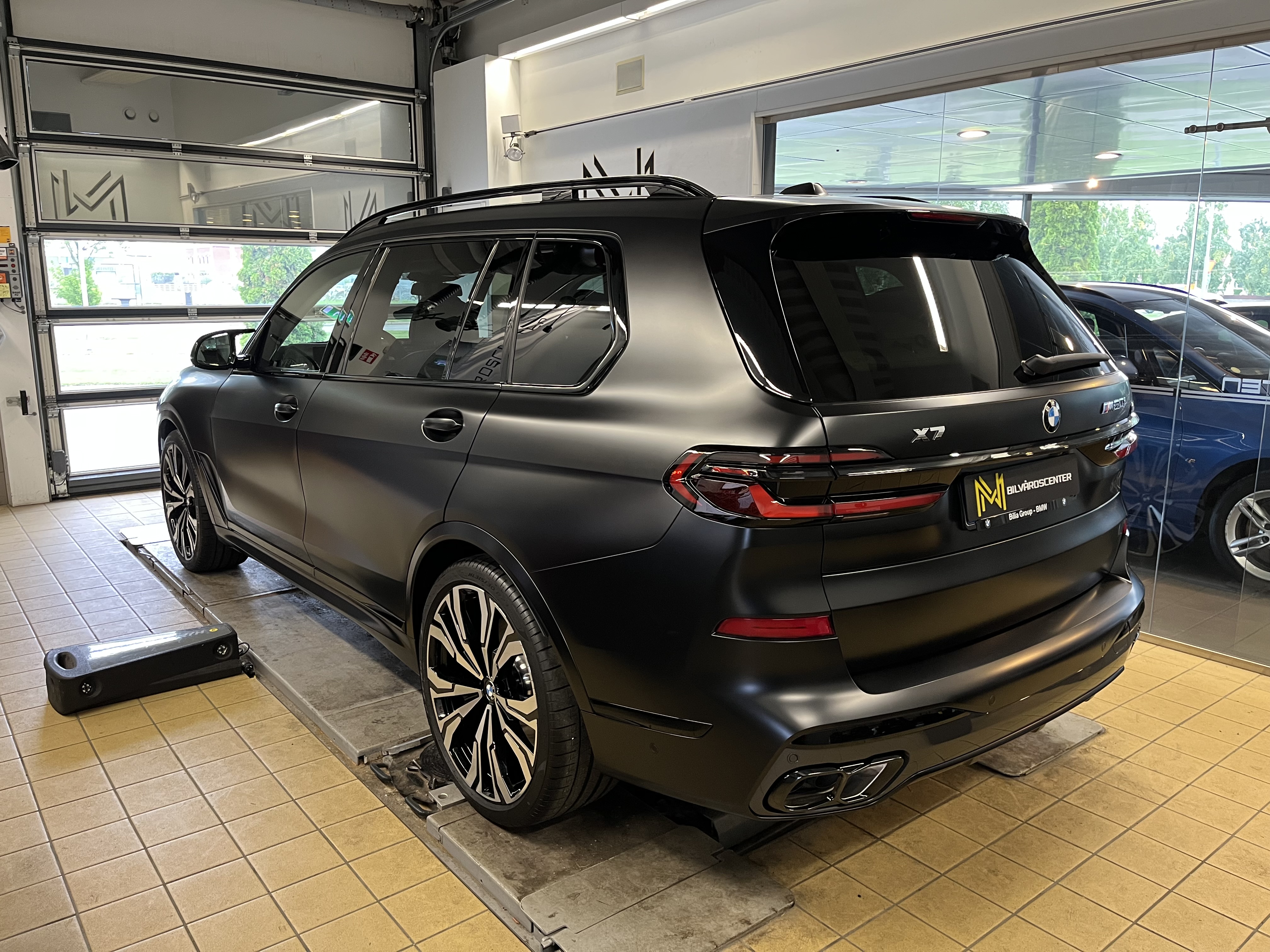 BMW X7 matt svart